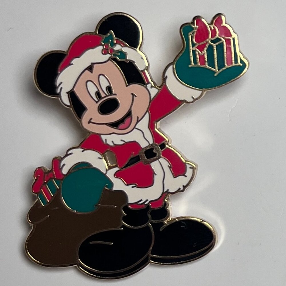 santa mickey with present • christmas 2005 • holiday disney pin 🎁